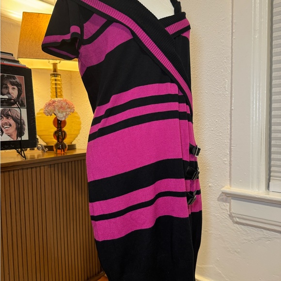 Say What Women's V-Neck Short Sleeve Sweater Dress - Picture 4 of 13